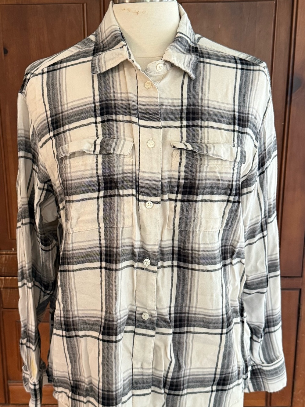 GAP White and Black flannel Plaid Button-Down Shirt medium